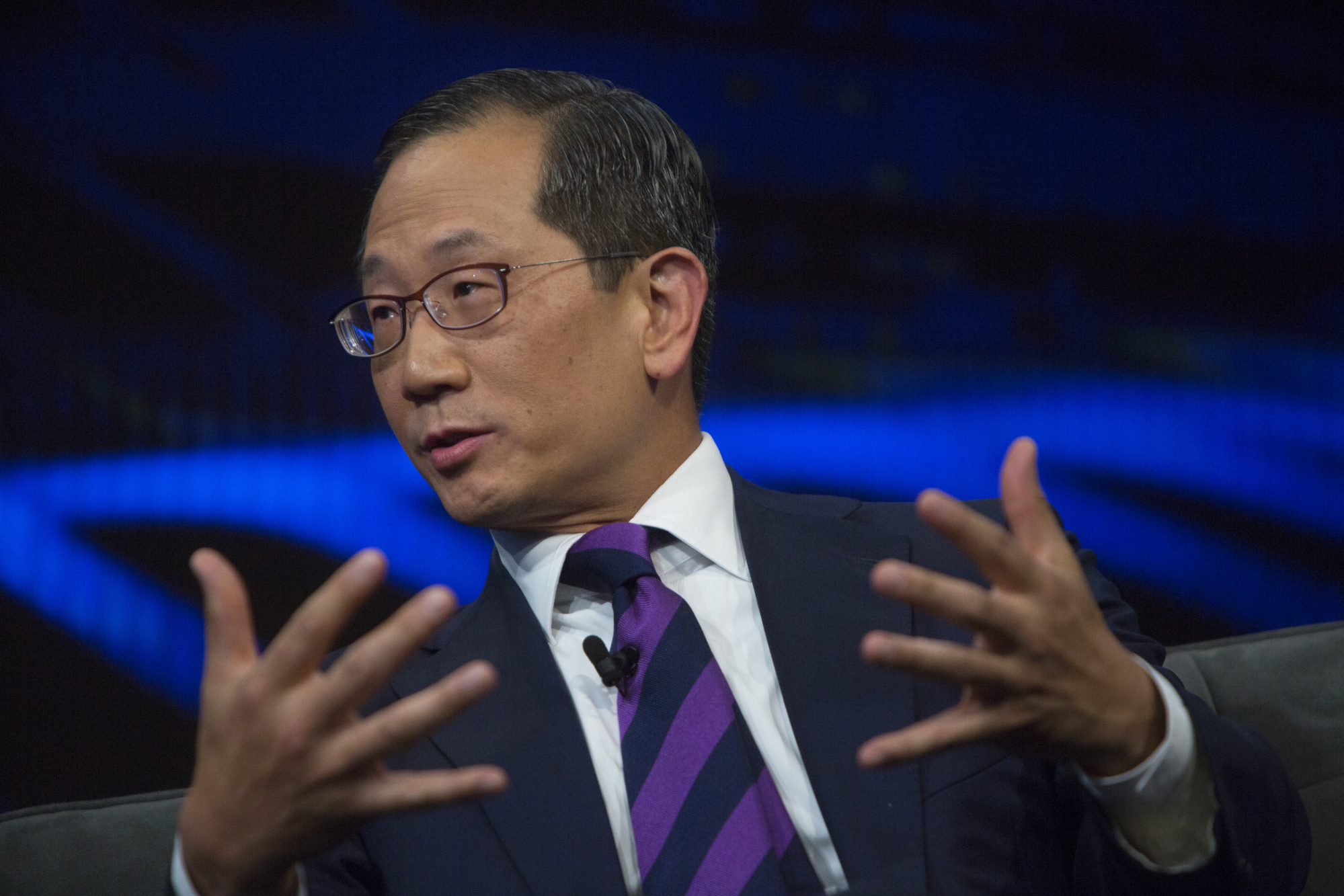 Carlyle CEO Kewsong Lee steps down in abrupt early departure | Private  Equity Insights